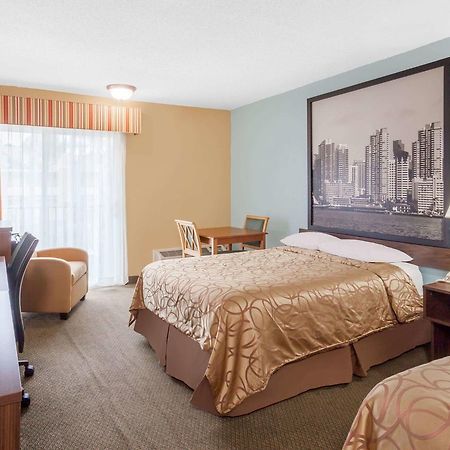 Super 8 By Wyndham Oceanside Marty'S Valley Inn Экстерьер фото