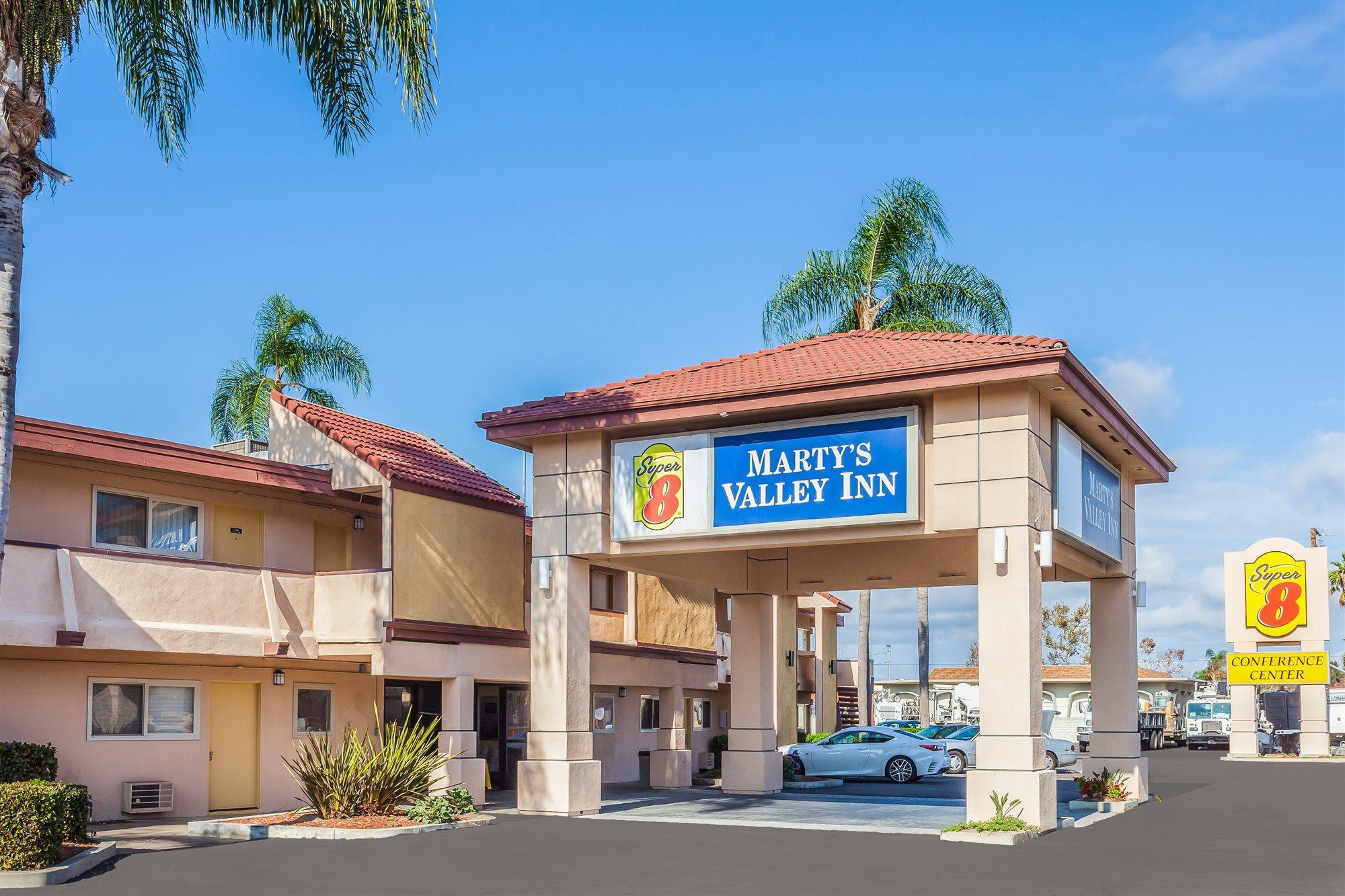 Super 8 By Wyndham Oceanside Marty'S Valley Inn Экстерьер фото