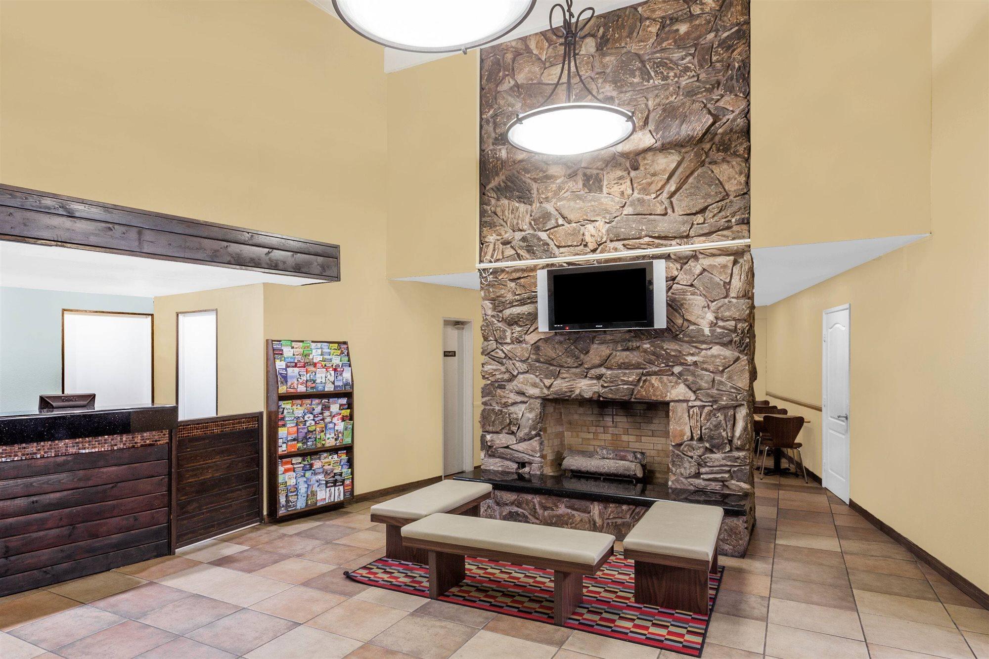 Super 8 By Wyndham Oceanside Marty'S Valley Inn Экстерьер фото