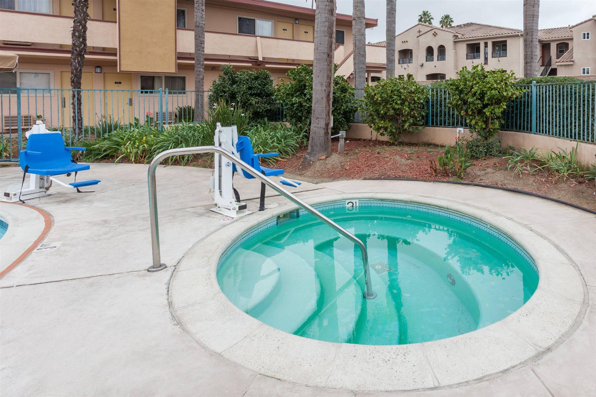 Super 8 By Wyndham Oceanside Marty'S Valley Inn Экстерьер фото