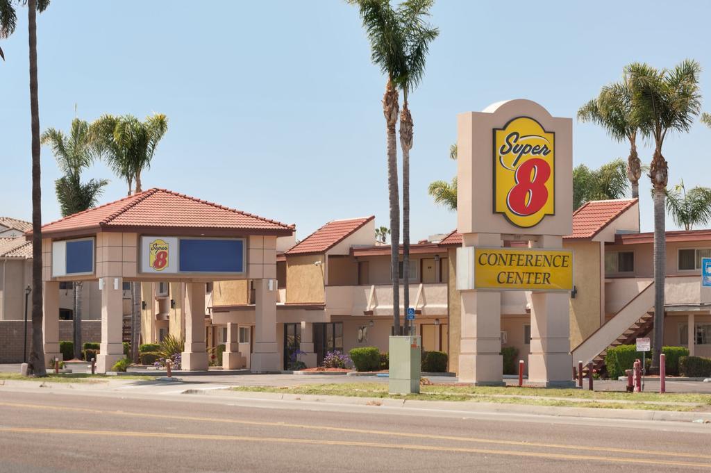 Super 8 By Wyndham Oceanside Marty'S Valley Inn Экстерьер фото