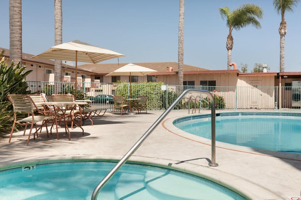 Super 8 By Wyndham Oceanside Marty'S Valley Inn Экстерьер фото