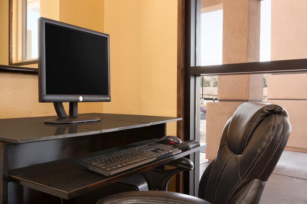 Super 8 By Wyndham Oceanside Marty'S Valley Inn Экстерьер фото