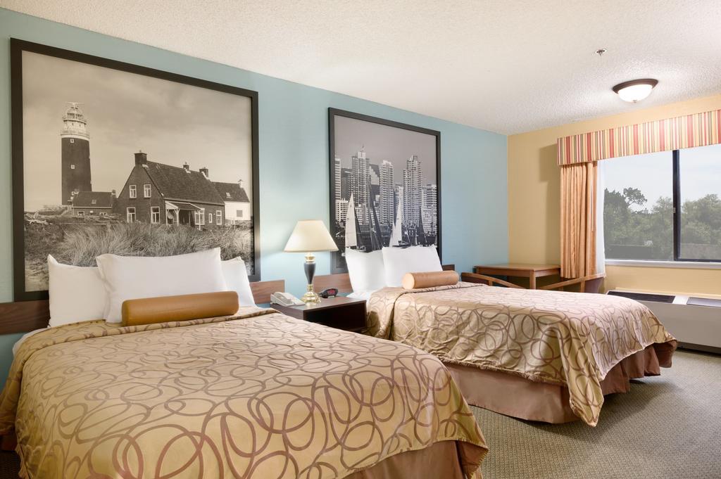 Super 8 By Wyndham Oceanside Marty'S Valley Inn Номер фото