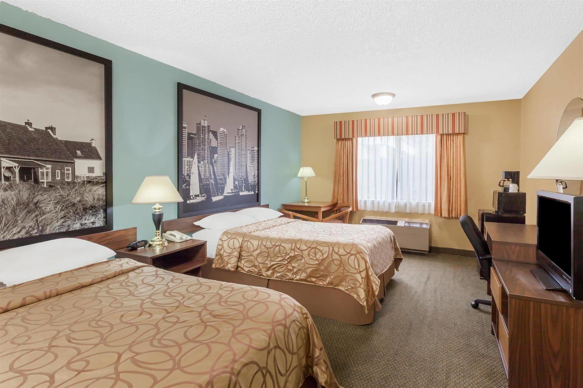 Super 8 By Wyndham Oceanside Marty'S Valley Inn Экстерьер фото