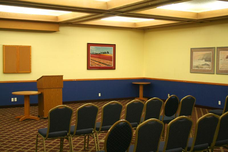Super 8 By Wyndham Oceanside Marty'S Valley Inn Экстерьер фото