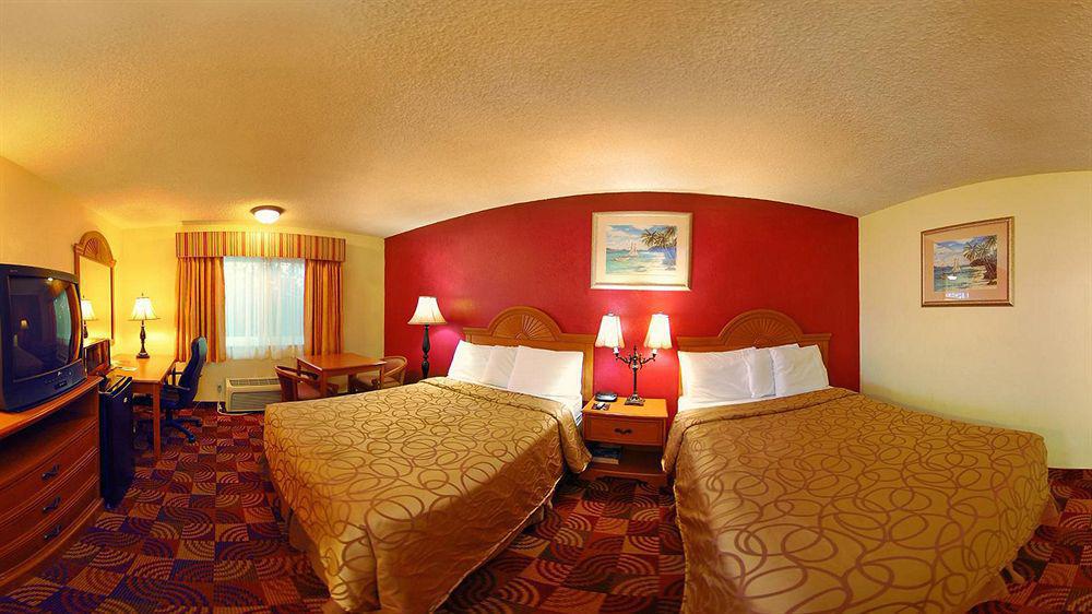 Super 8 By Wyndham Oceanside Marty'S Valley Inn Экстерьер фото