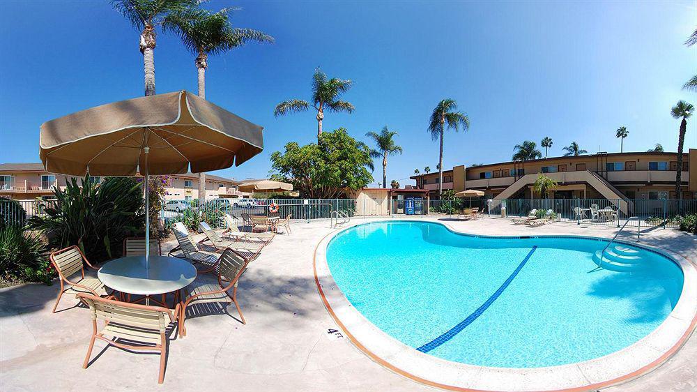 Super 8 By Wyndham Oceanside Marty'S Valley Inn Экстерьер фото